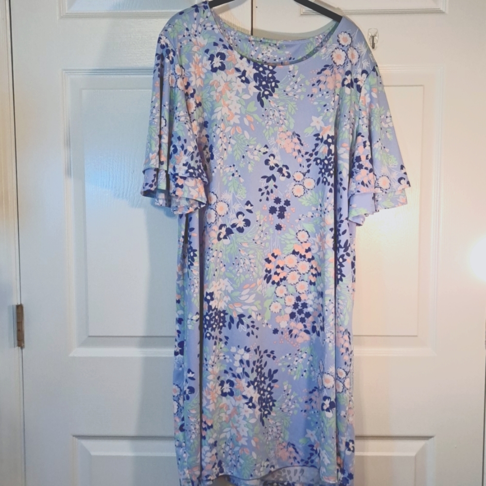 Kim Roger's shift dress with double flutter sleeve. Floral prints. Size 2x